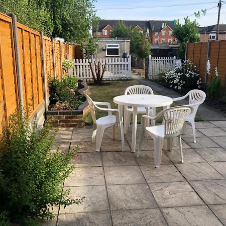 Edinburgh Street Home - Beautiful House With Free Parking And Wifi, Equipped With Comfy Furnitures Суиндон Экстерьер фото
