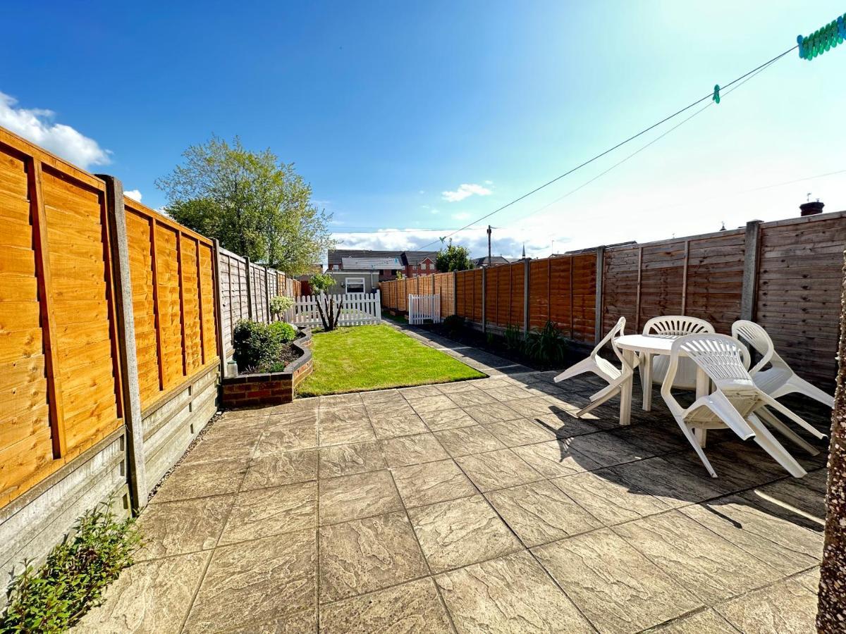 Edinburgh Street Home - Beautiful House With Free Parking And Wifi, Equipped With Comfy Furnitures Суиндон Экстерьер фото