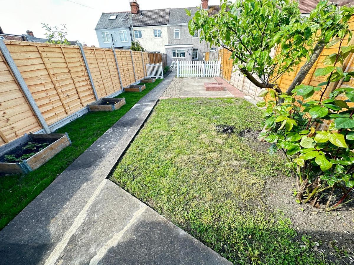 Edinburgh Street Home - Beautiful House With Free Parking And Wifi, Equipped With Comfy Furnitures Суиндон Экстерьер фото